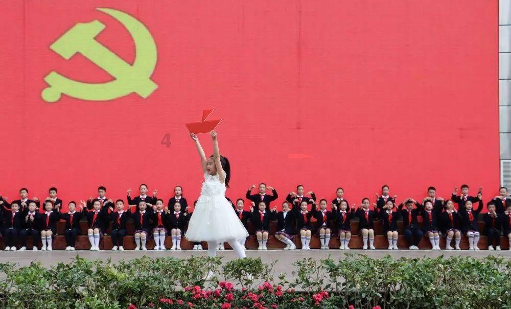 民有所呼 皆有所应 小店区政务人员为企业提供上门服务