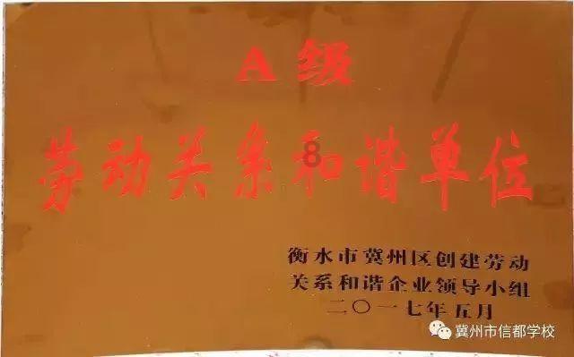 我今年17岁 歌星是我从小的梦想 我现在放弃了学业 要去学习音乐 我想认识几位喜欢音乐的 我们可以组合