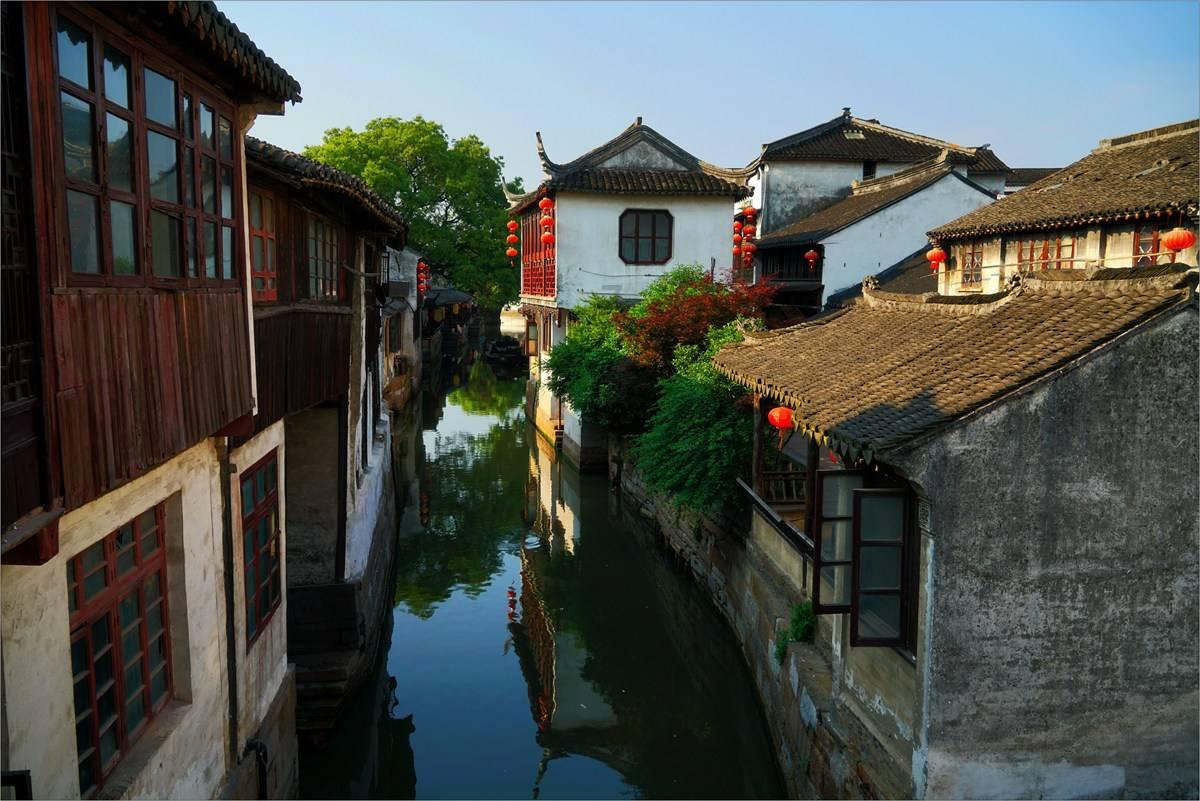 女生上一对一辅导明明已经很困,却仍不忘回答问题